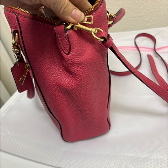 Coach Fuchsia Pebble Leather Shoulder Bag with Gold Accents - Picture 4 of 10